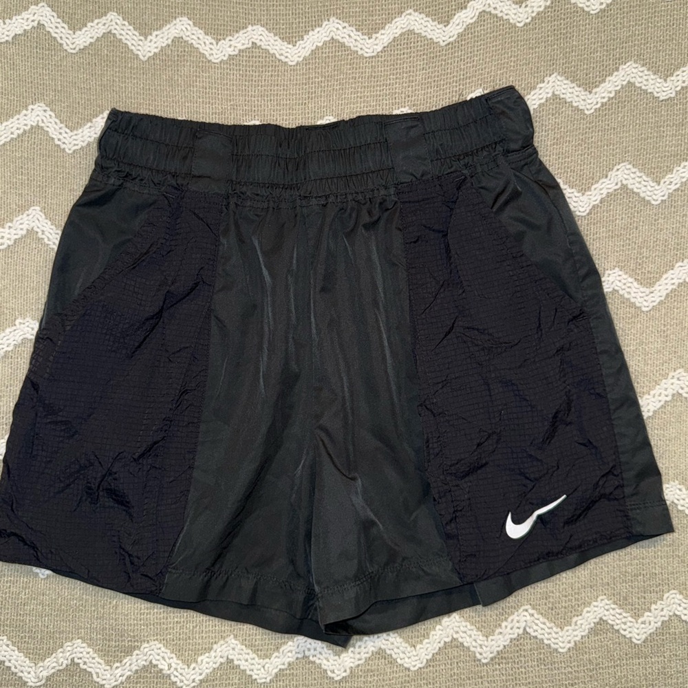 Nike women’s Black Performance Shorts‎